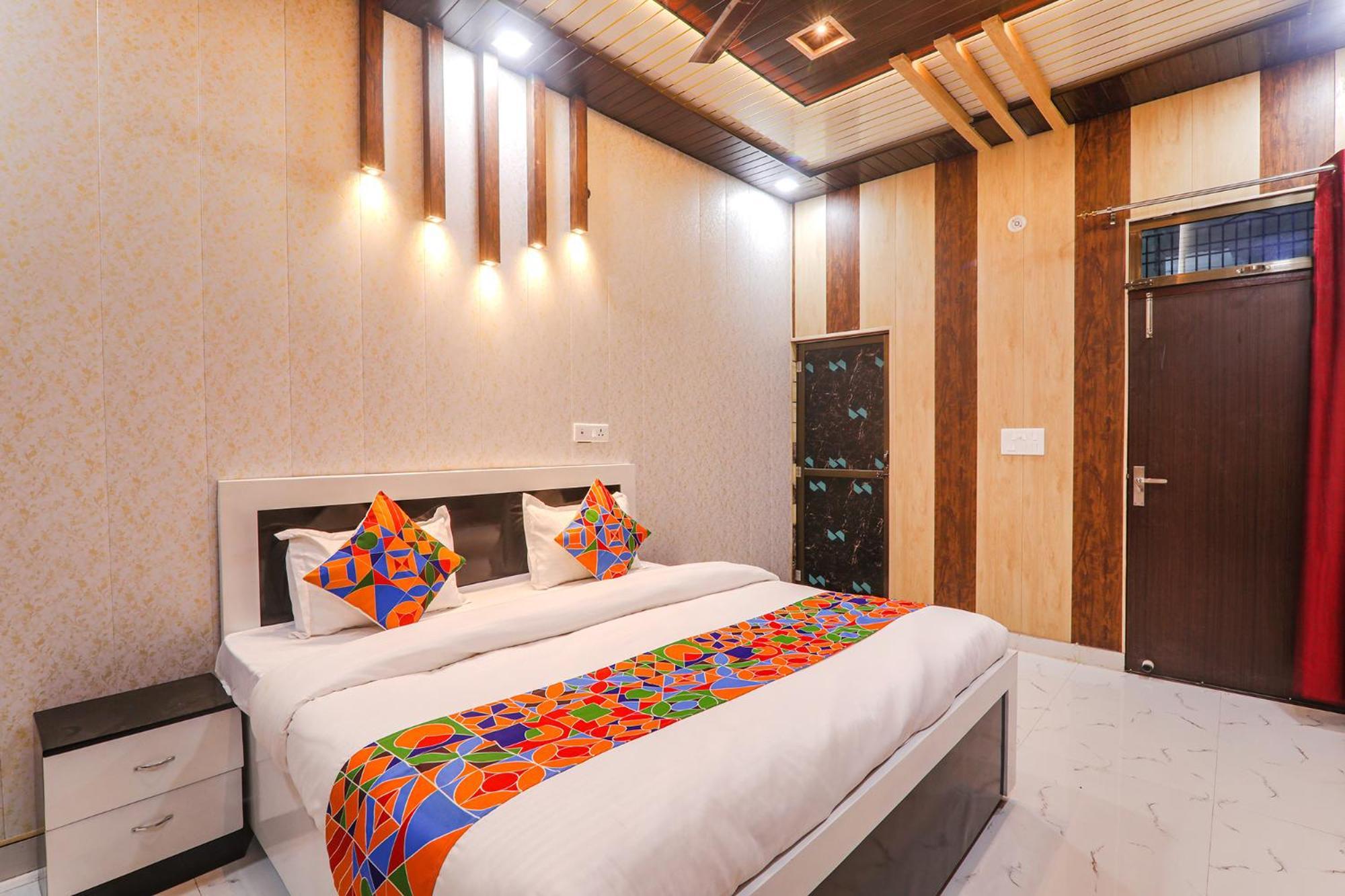 Fabhotel Uma Yugul Ayodhya Екстериор снимка