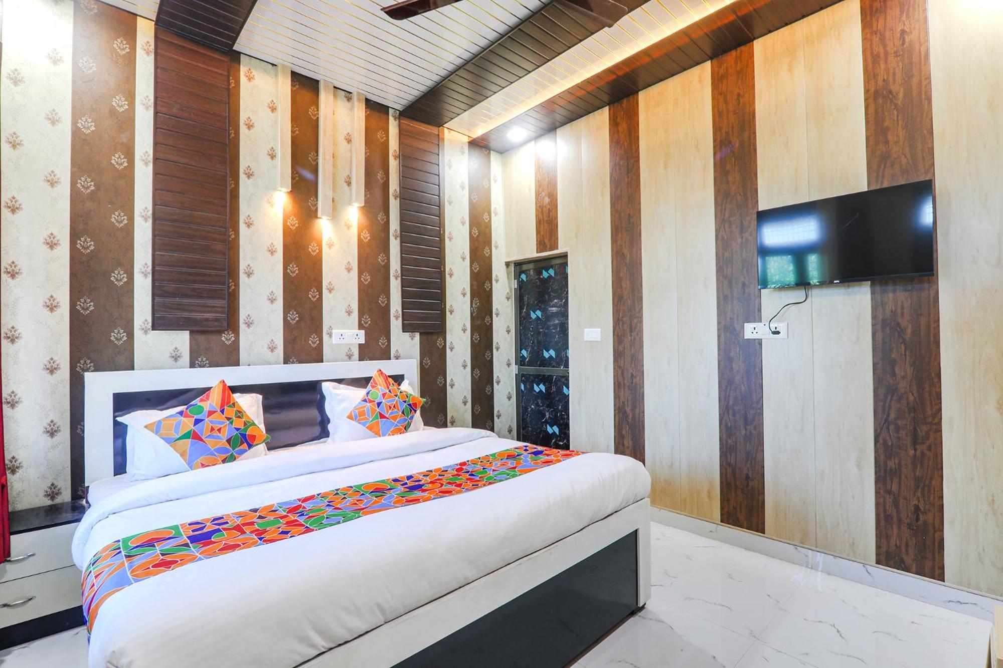 Fabhotel Uma Yugul Ayodhya Екстериор снимка