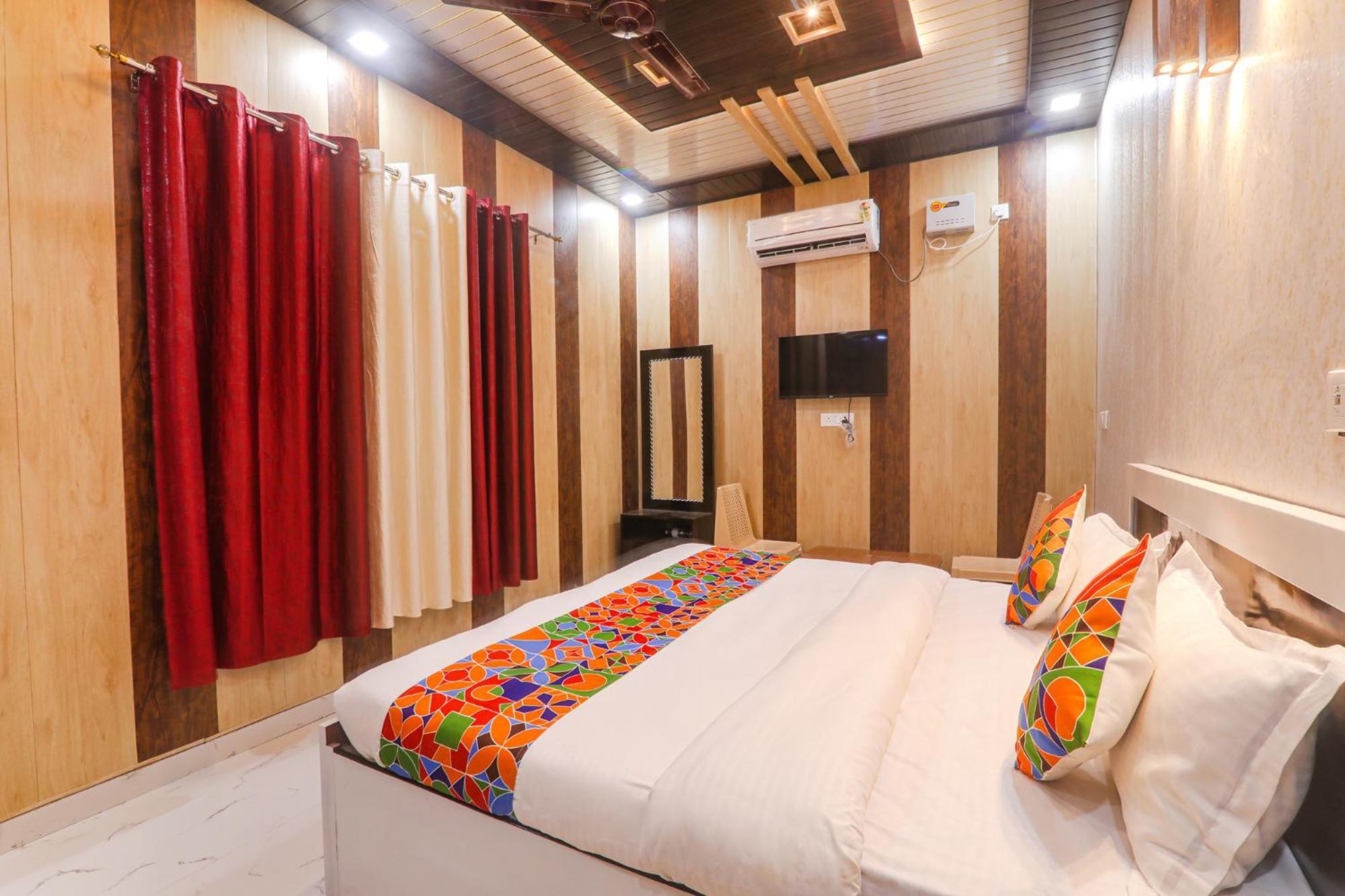Fabhotel Uma Yugul Ayodhya Екстериор снимка