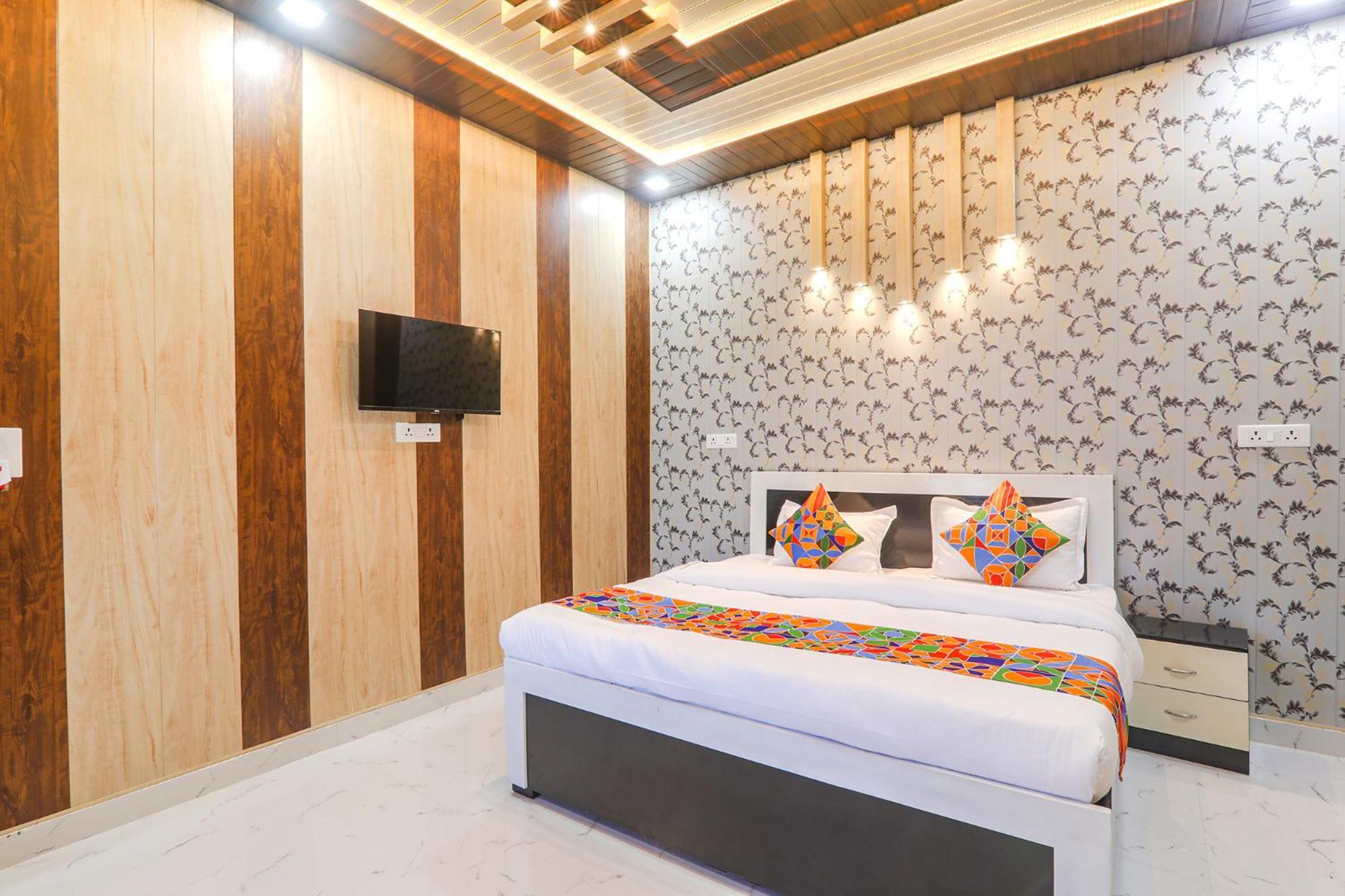 Fabhotel Uma Yugul Ayodhya Екстериор снимка