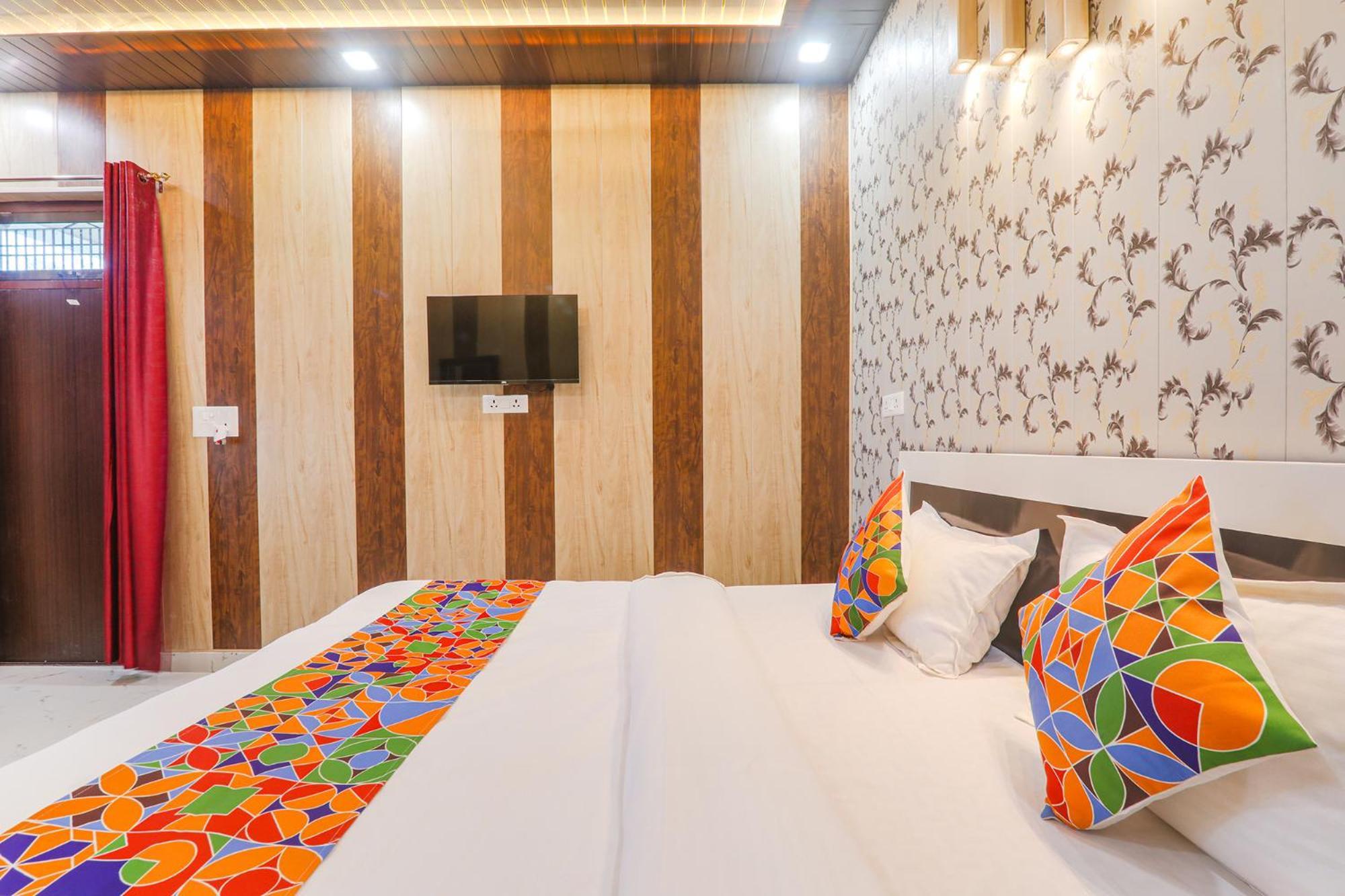 Fabhotel Uma Yugul Ayodhya Екстериор снимка