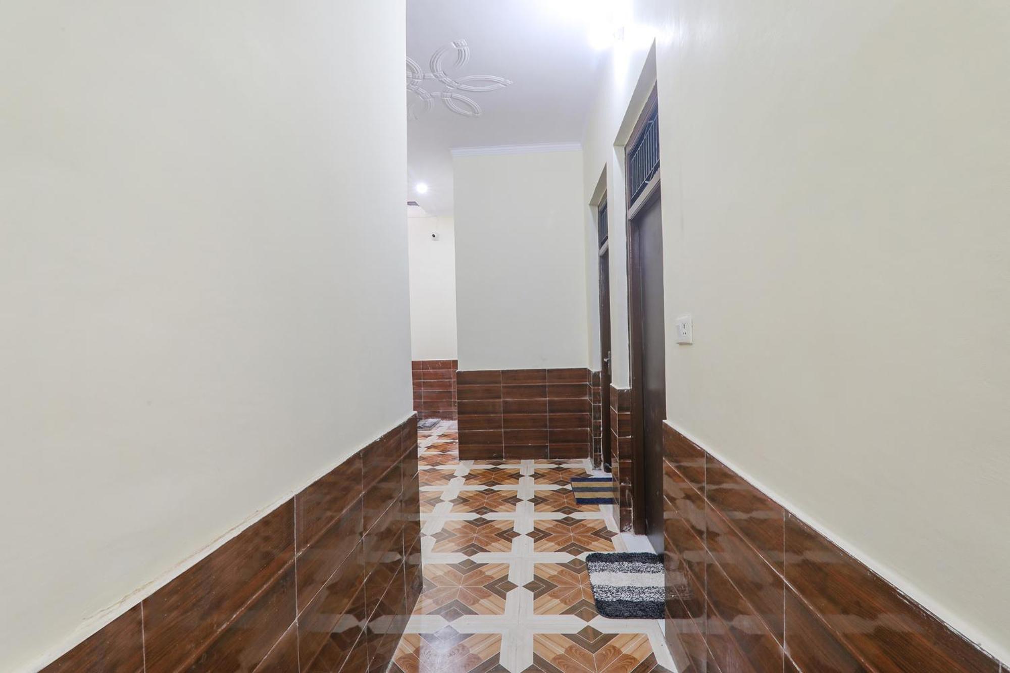 Fabhotel Uma Yugul Ayodhya Екстериор снимка