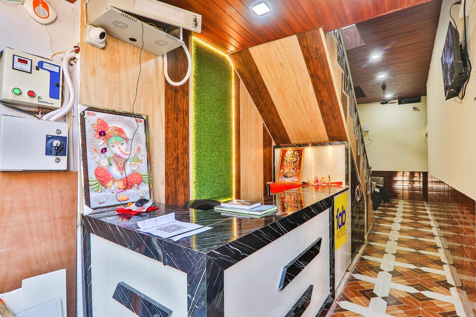Fabhotel Uma Yugul Ayodhya Екстериор снимка
