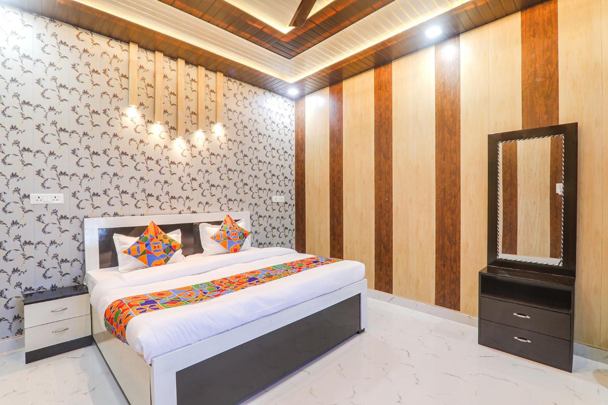 Fabhotel Uma Yugul Ayodhya Екстериор снимка
