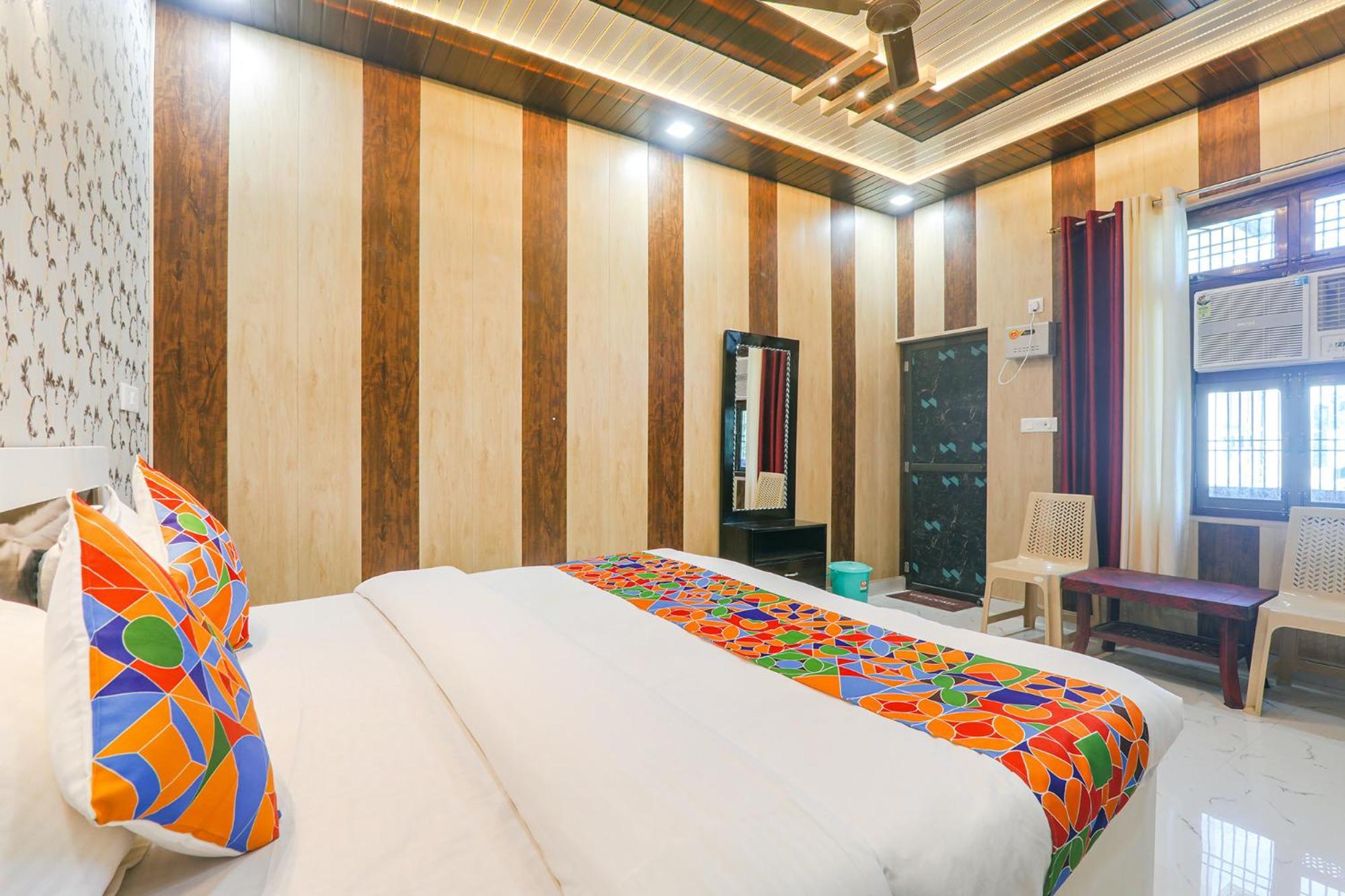 Fabhotel Uma Yugul Ayodhya Екстериор снимка