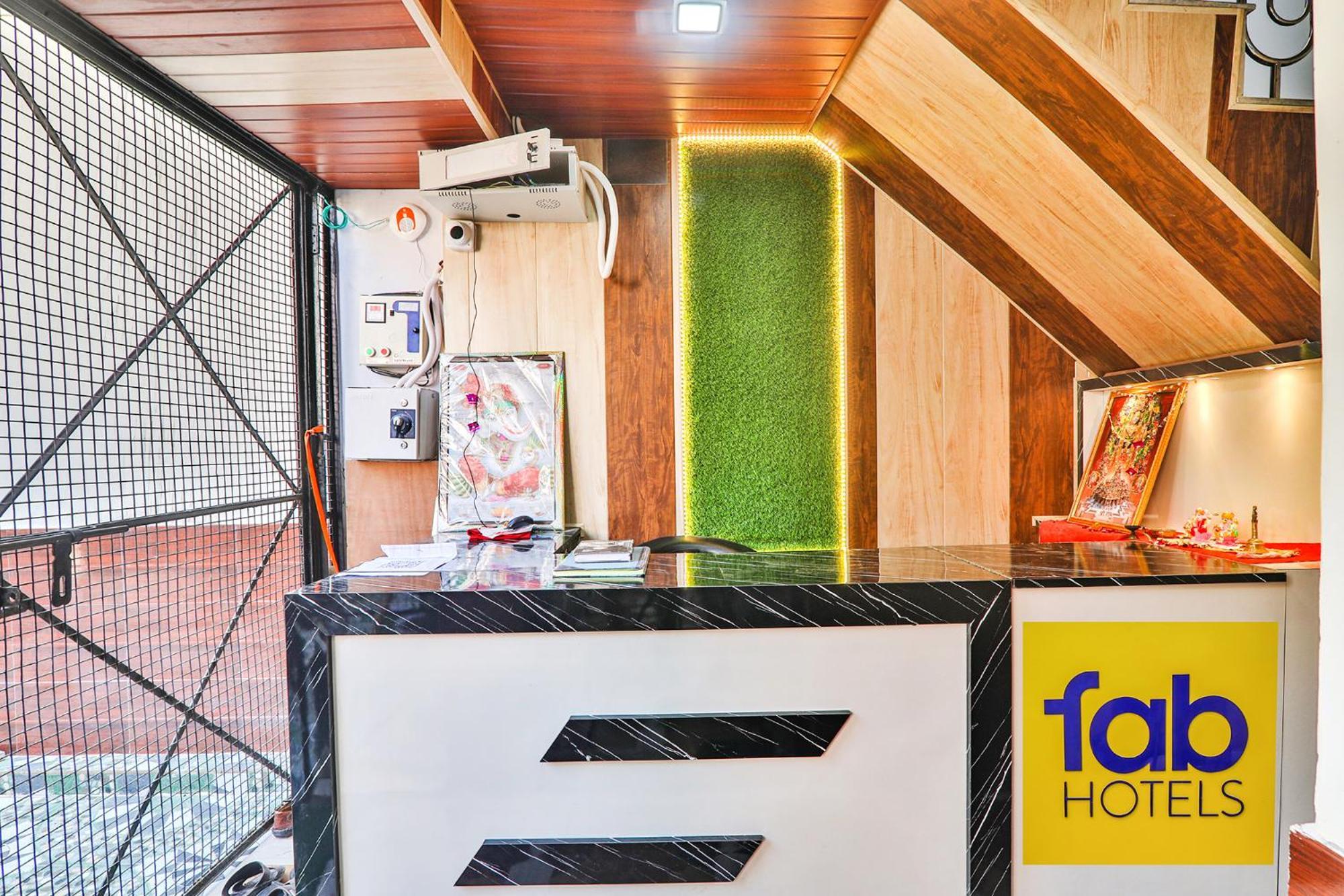 Fabhotel Uma Yugul Ayodhya Екстериор снимка
