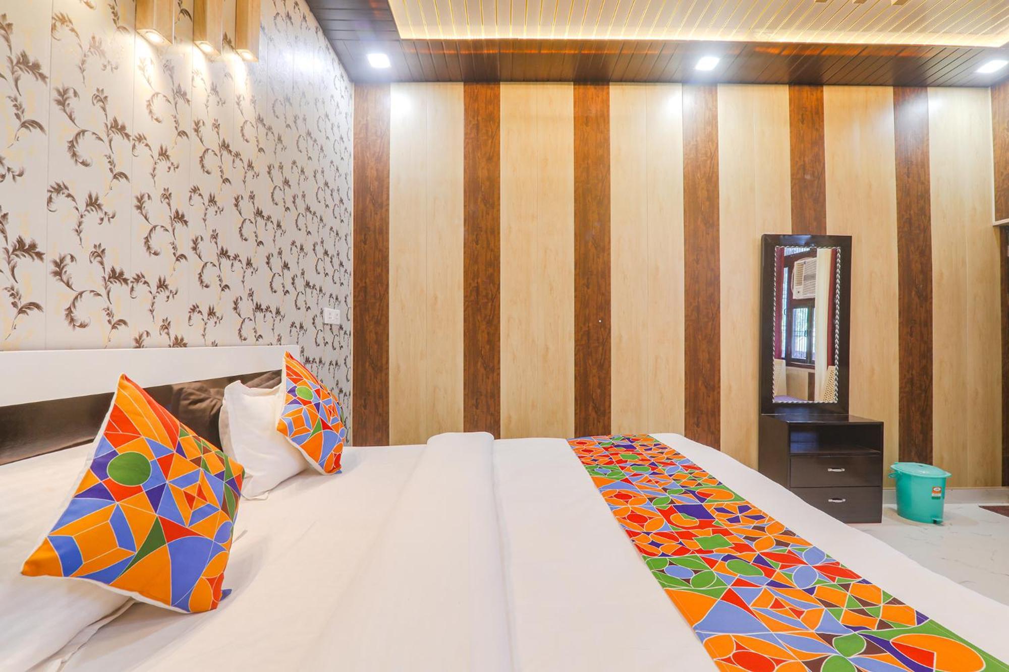 Fabhotel Uma Yugul Ayodhya Екстериор снимка